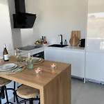 아파트 Cozy, Well Located And Balcony Sheltered From Wind *