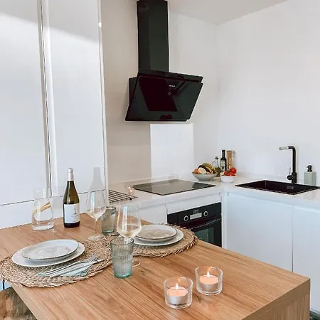 Apartmán Cozy, Well Located And Balcony Sheltered From Wind