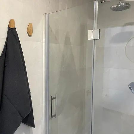Apartment Cozy, Well Located And Balcony Sheltered From Wind